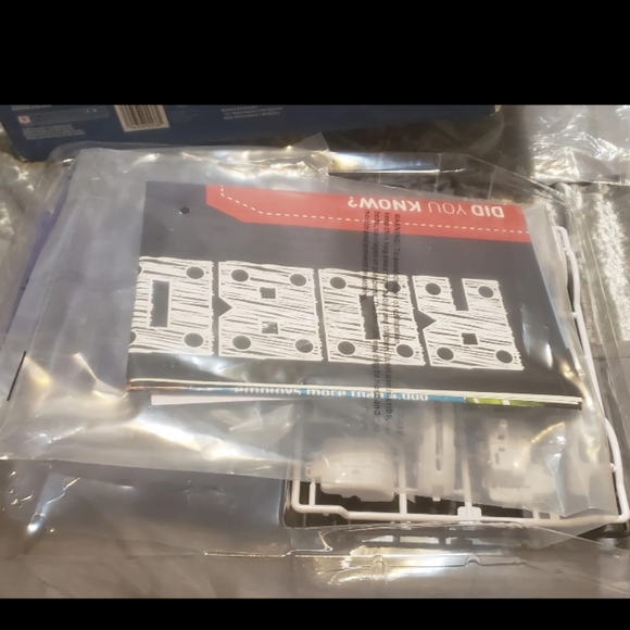 Build and Create Robotics, Create 3 Robots (New Open Box) By Discovery - Picture 5 of 11